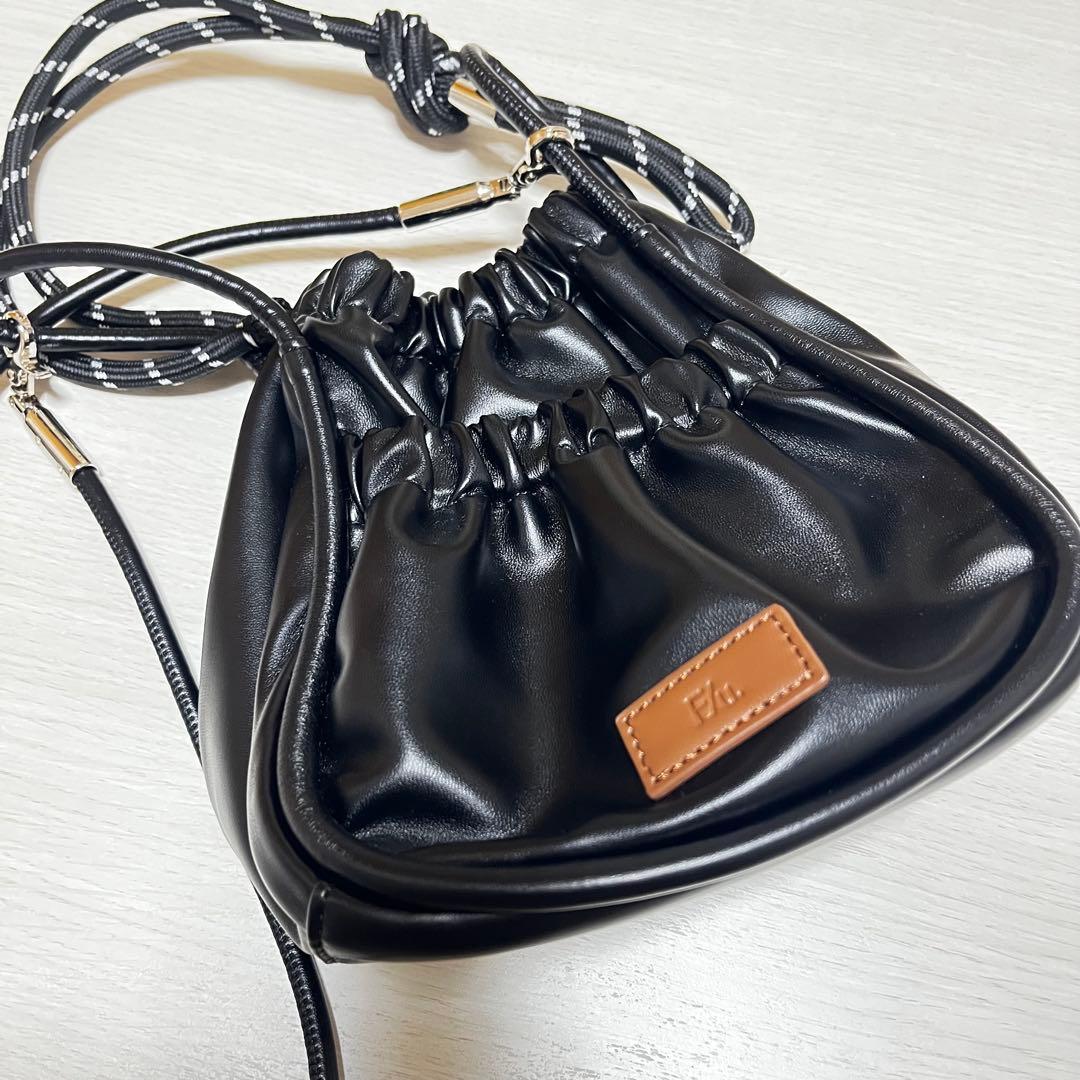 値下げ❌CPCM PUパラコードギャザーミニショルダーバッグ　ブラック