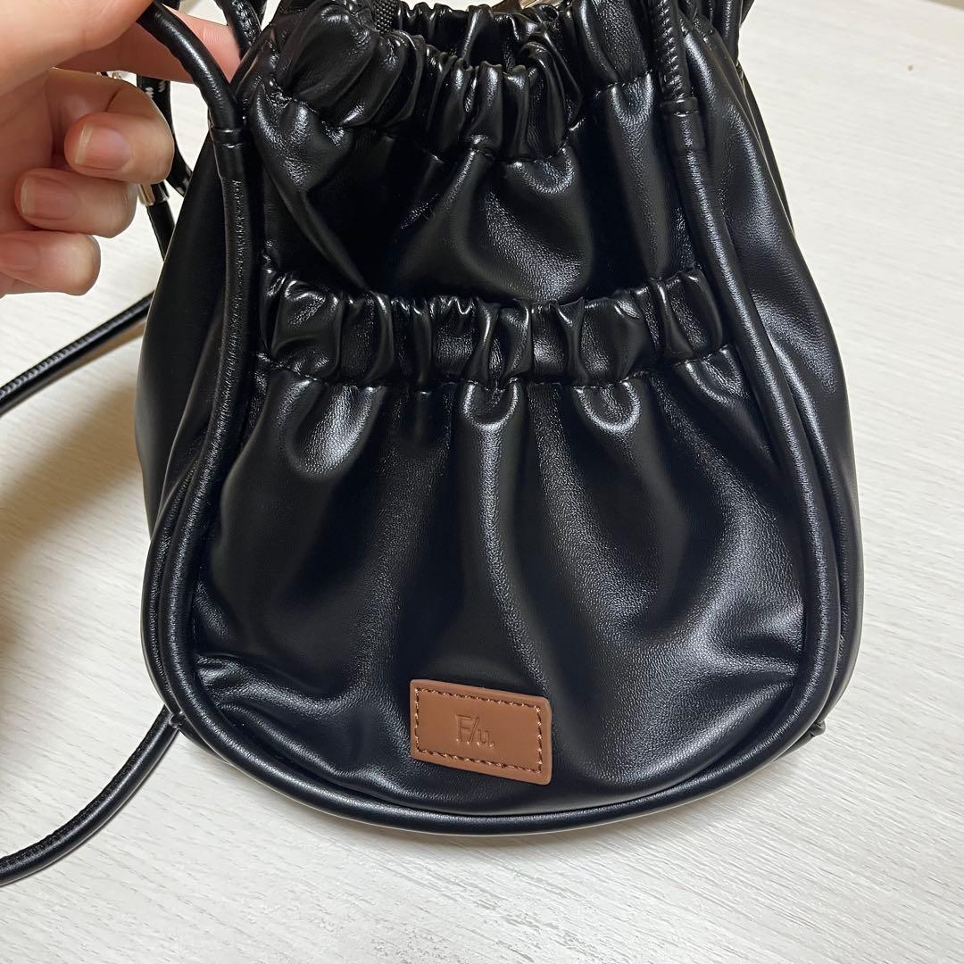 値下げ❌CPCM PUパラコードギャザーミニショルダーバッグ　ブラック