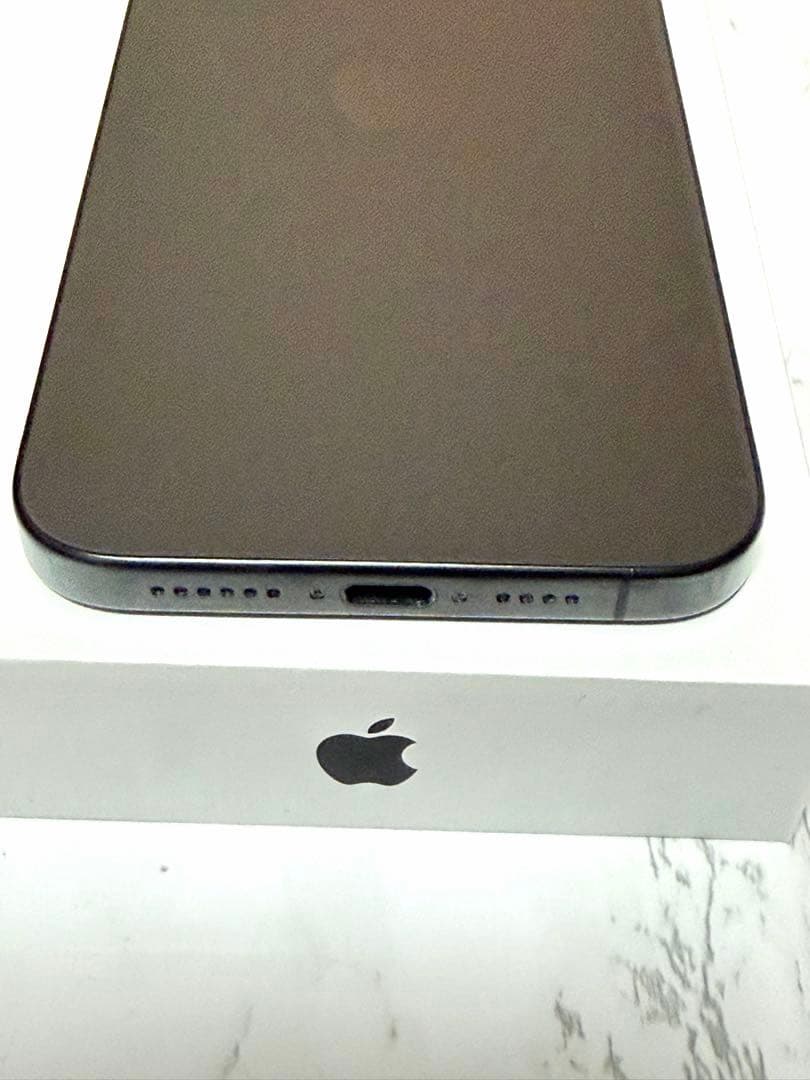 Apple iPhone 15ProMax ブラックチタニウム 本体　美品