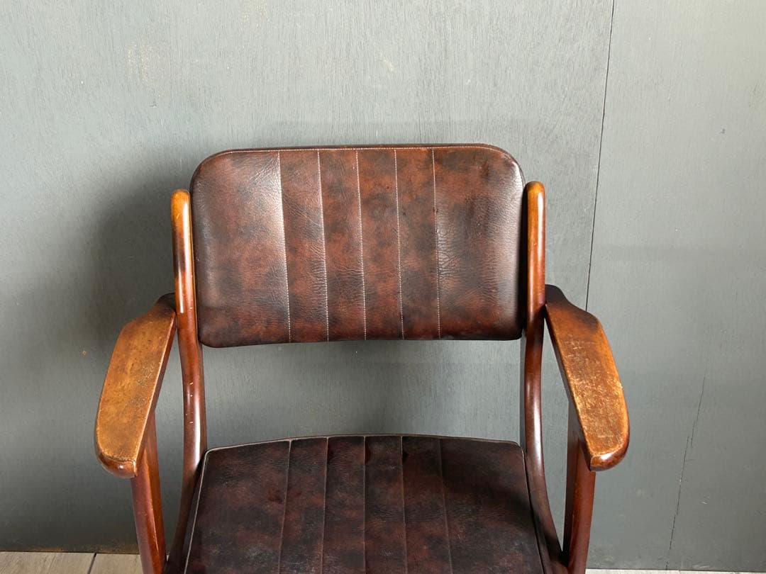 クラシック　アームチェア　ヴィンテージ　レザー　キャスター付　デスクチェア　IG