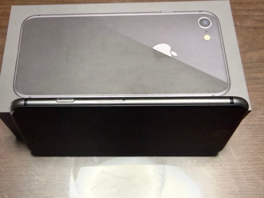 iPhone 8 箱あり・付属品無し SiMフリー