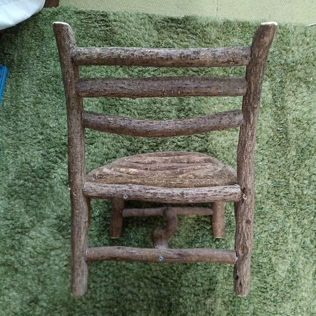 藤の木の枝の椅子　花瓶、陶器など飾り台　手作り
