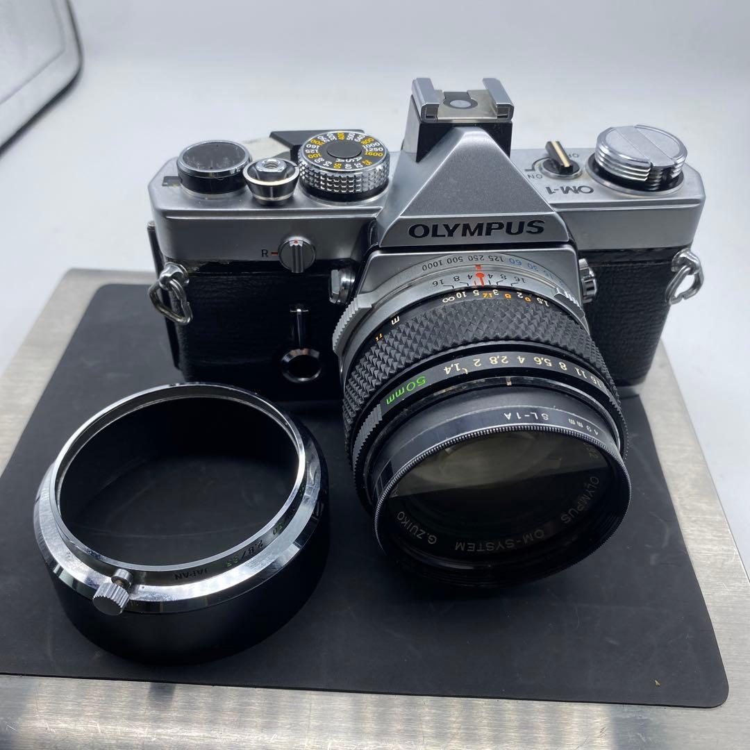 オリンパス　OM 1 50 m m レンズ付き