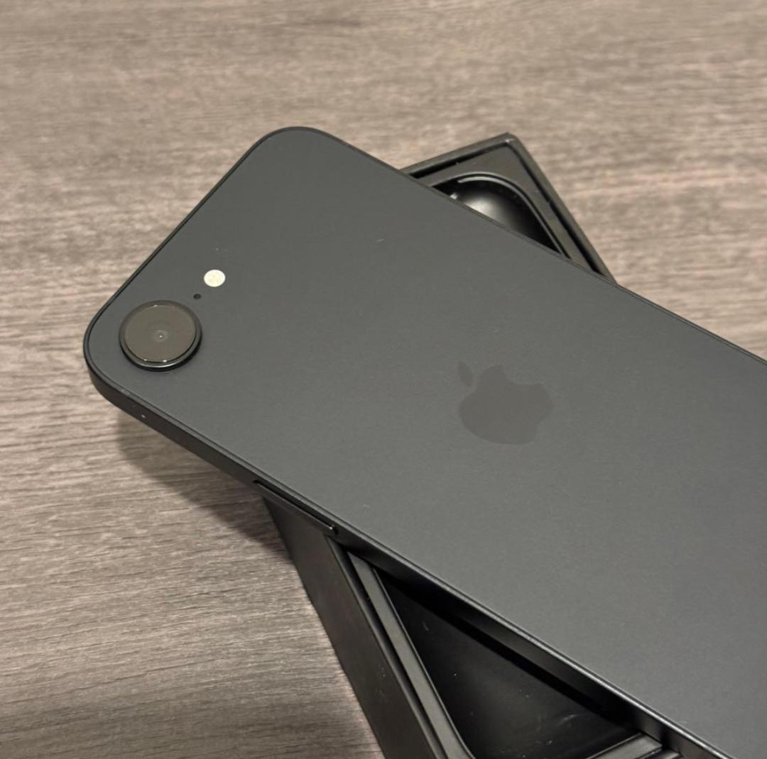 【バッテリー100％】【新品同様】iPhone 16e｜128GB｜SIMフリー