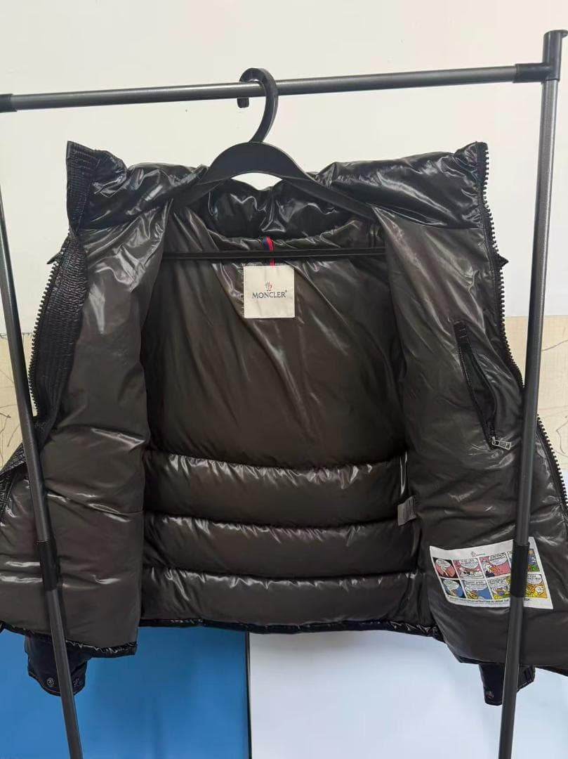 黒 フード付きダウンジャケット