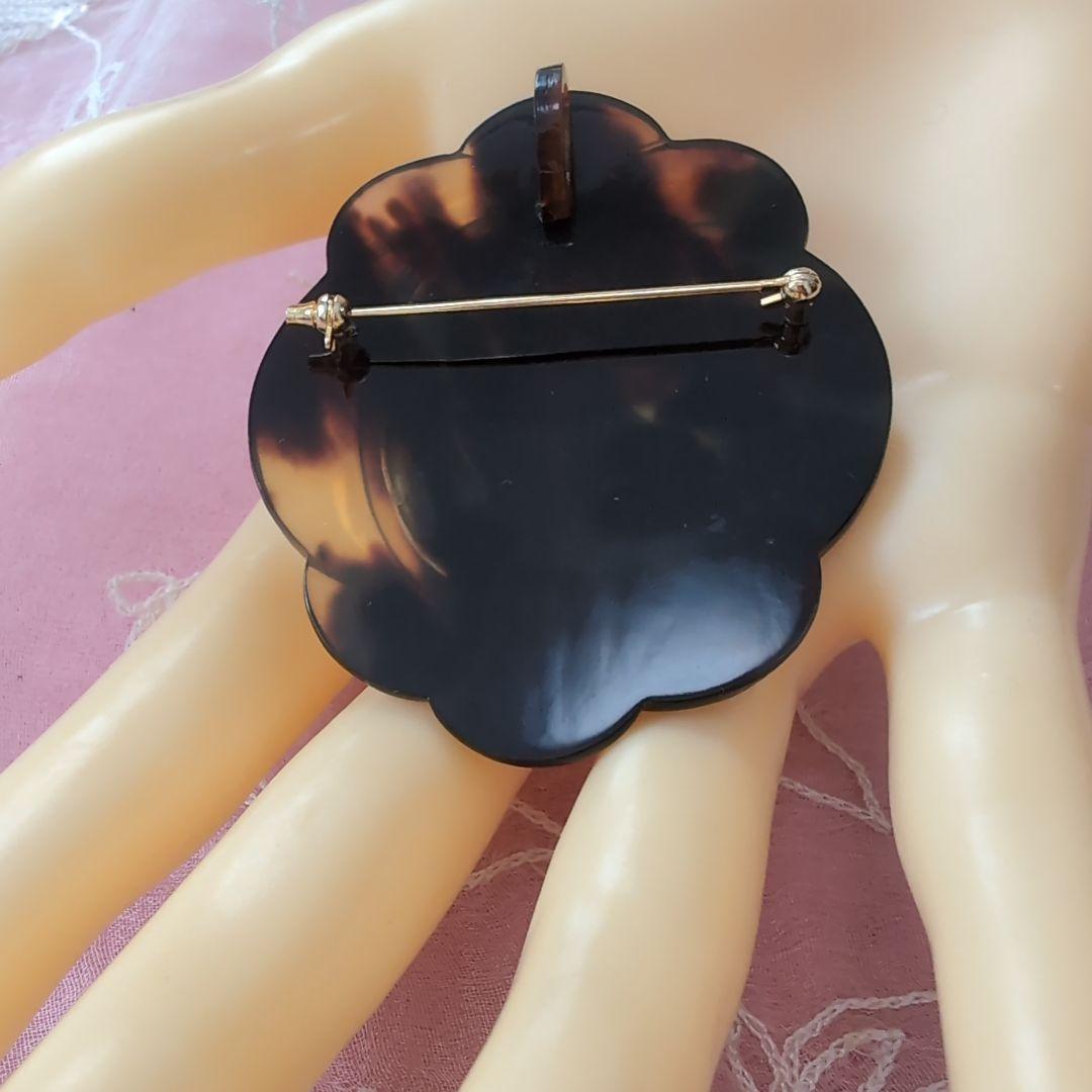 本鼈甲ストーンカメオ 女性の横顔ブローチ