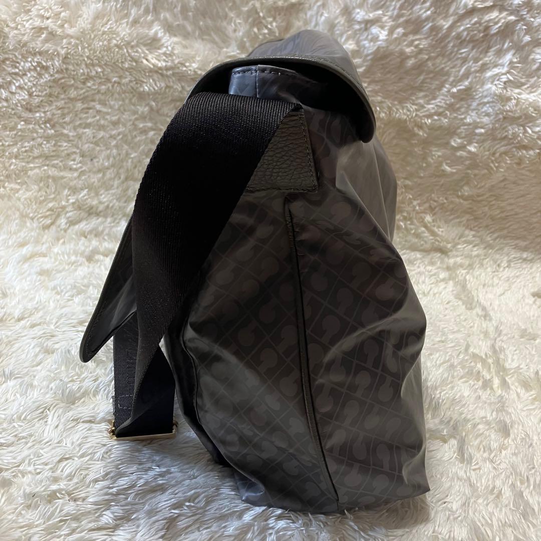 【あん様　ゲラルディーニ　ショルダーバッグ　メッセンジャーバッグ