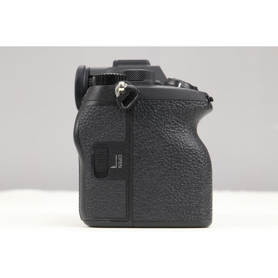 新品同様品 SONY α7IV ILCE-7M4 シャッター数約800回