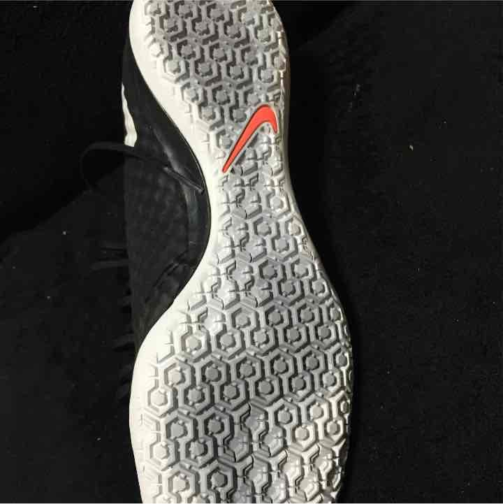 ナイキ フットサルシューズ