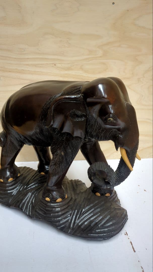 NO.2029　木製象の彫刻　木工芸品　置物