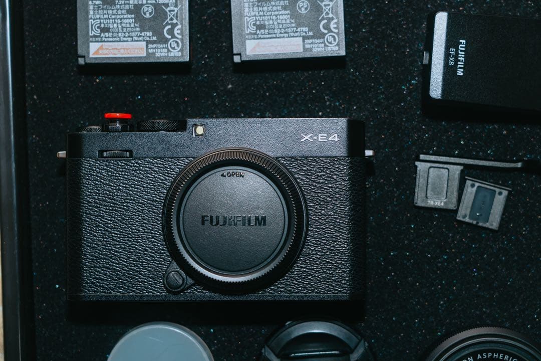 Fujifilm X-E4 ミラーレスカメラ 本体