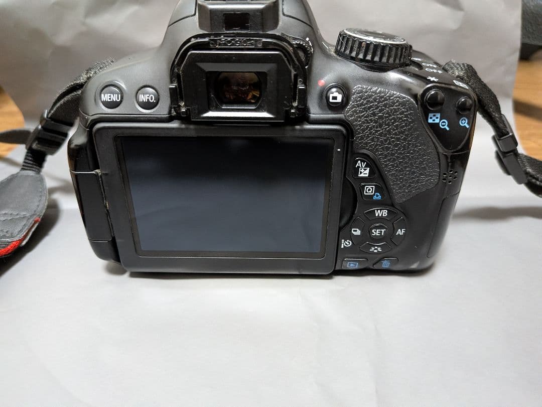 Canon EOS Kiss x6i+レンズ写真通りと他バツテリーと充電器