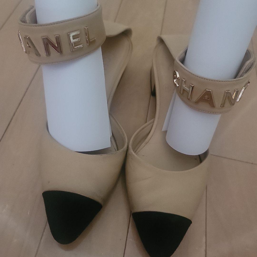 CHANEL ベージュ・ブラック アンクルストラップ フラットシューズ