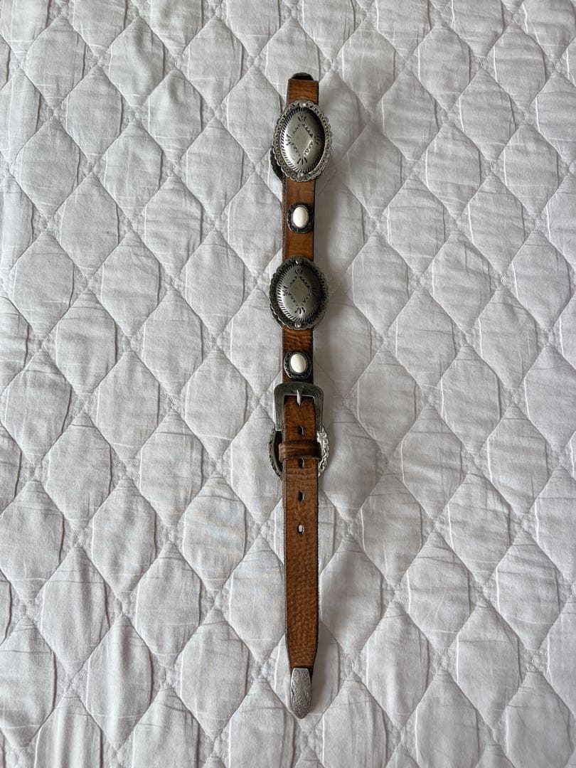 ［P U N T OV I T A(プントヴィータ)] コンチョレザーベルト