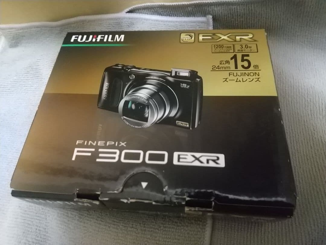 ① 富士フイルム FINEPIX F300 EXR 1台