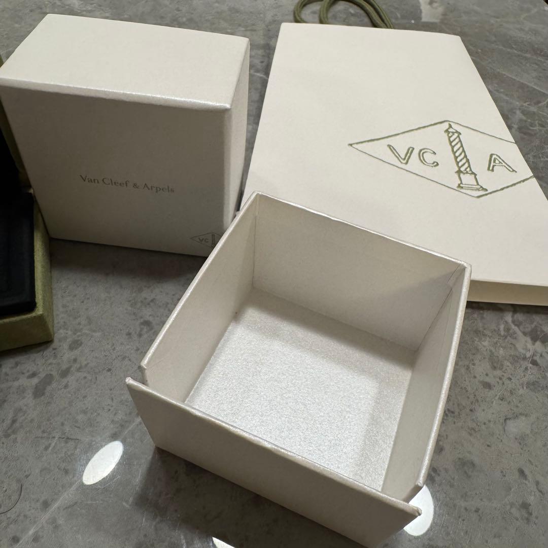 Van Cleef & Arpels ネックレス用ジュエリーボックス(空箱)2点