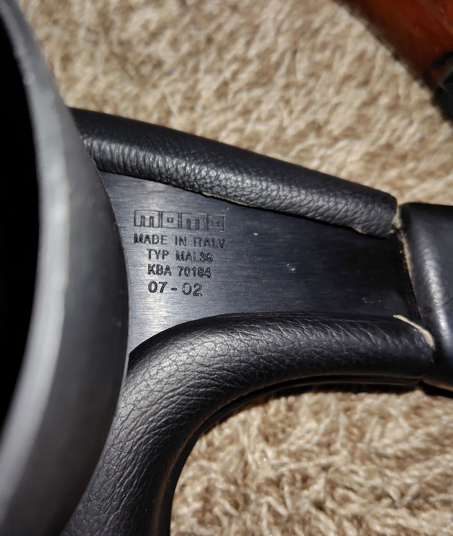 【中古・お買得品】MOMOステアリング ウッド＆レザー リーガル ボス・カバー付