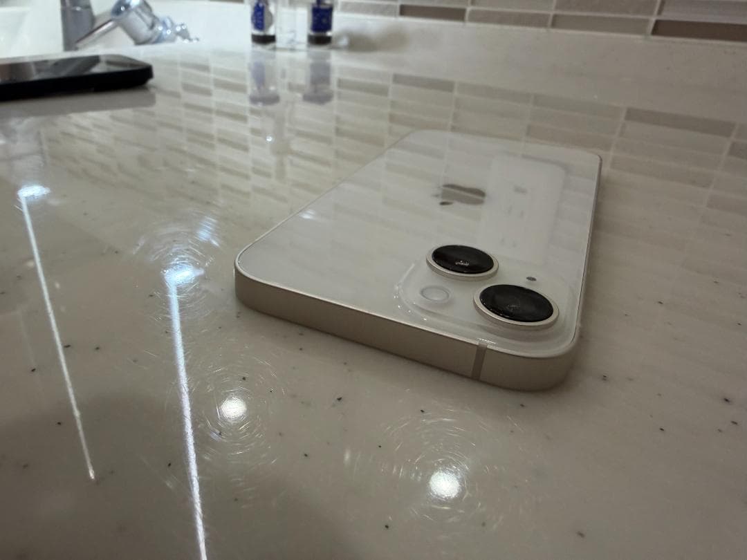 美品 SIMフリー Apple iPhone14 256GB スターライト