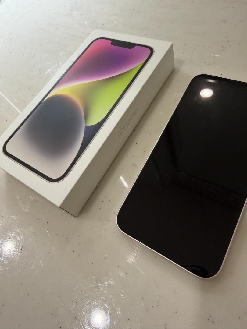 美品 SIMフリー Apple iPhone14 256GB スターライト