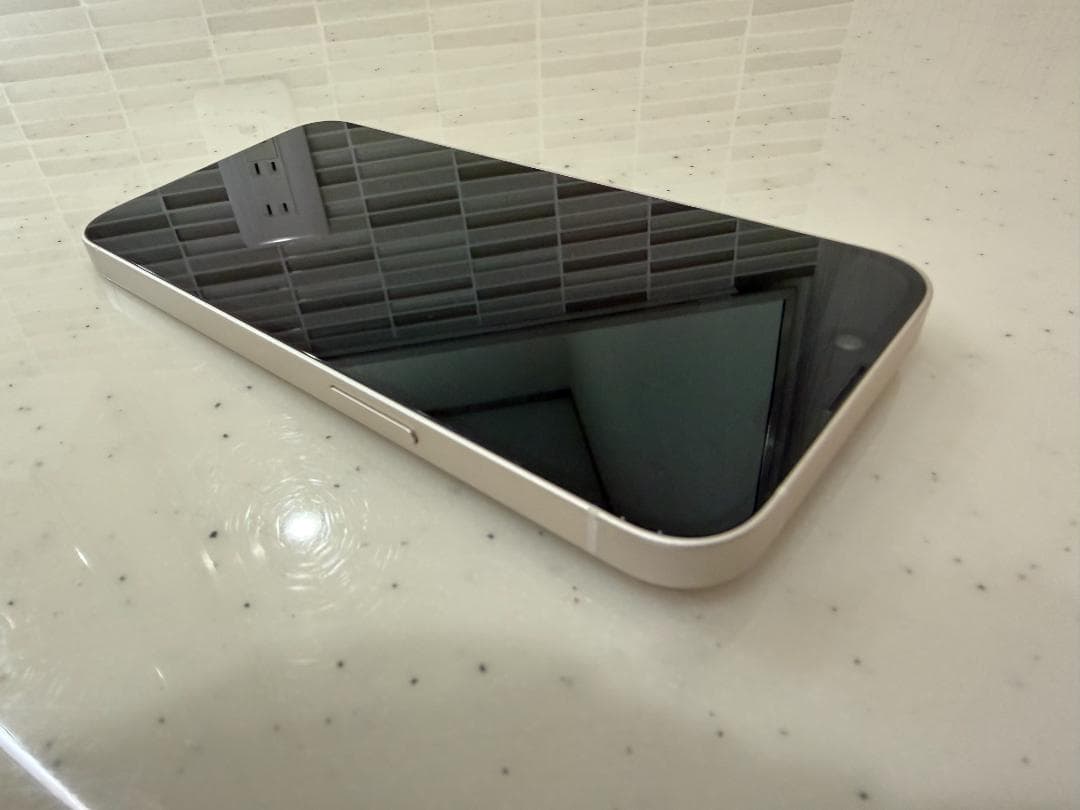 美品 SIMフリー Apple iPhone14 256GB スターライト