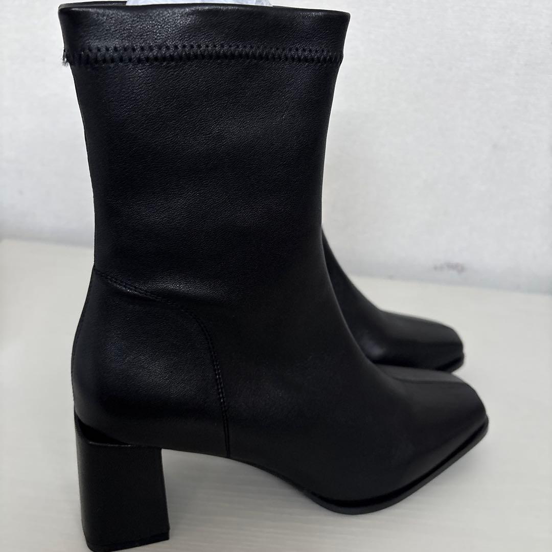 新品！　ブラック スクエアトゥ ブーツ 中ヒール