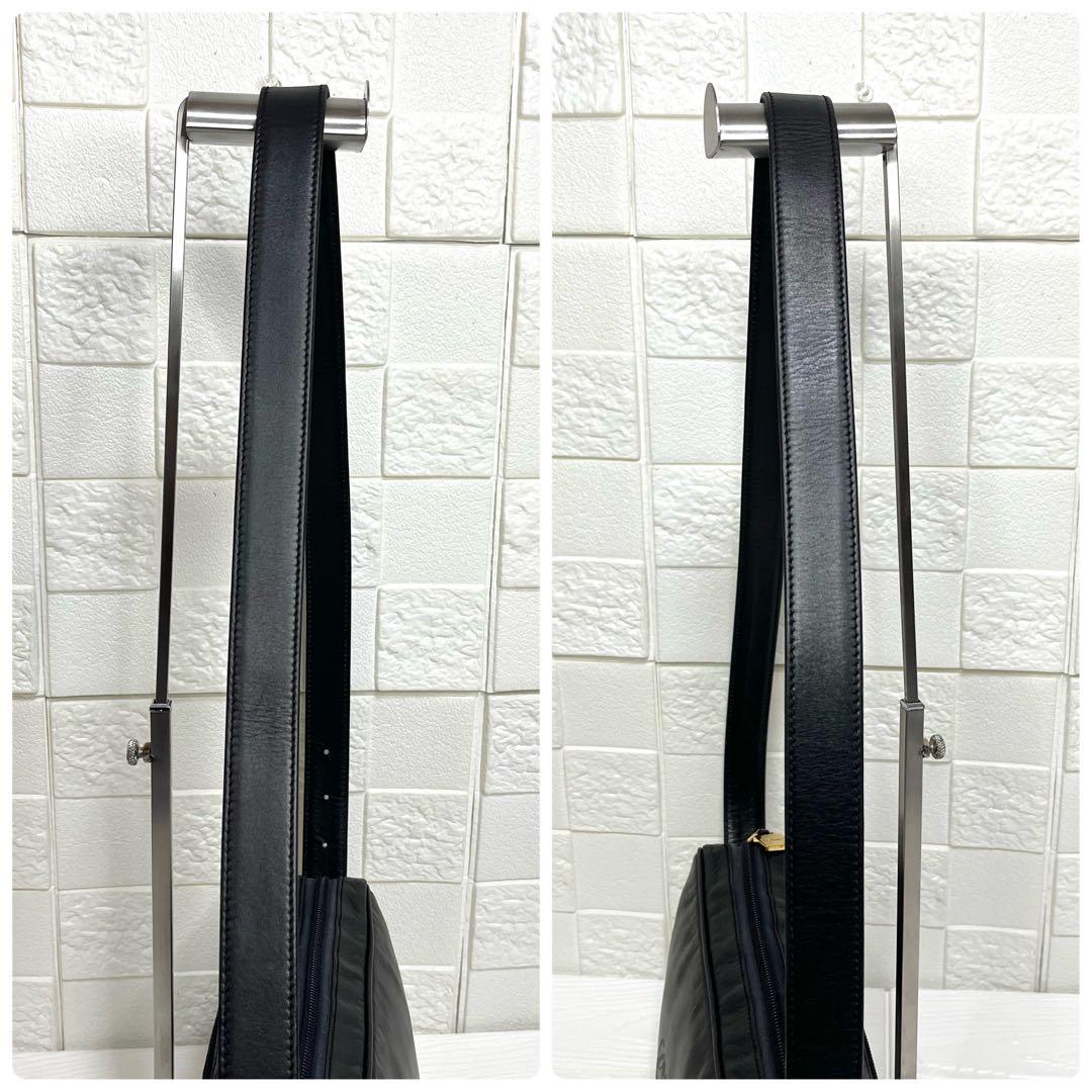 ✨極美品✨☘️LOEWE☘️✨ショルダーバッグ✨アナグラム✨ゴールド金具✨本革✨