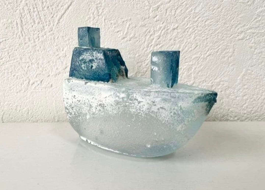 安達知江　ガラスオブジェ　海の記憶　船