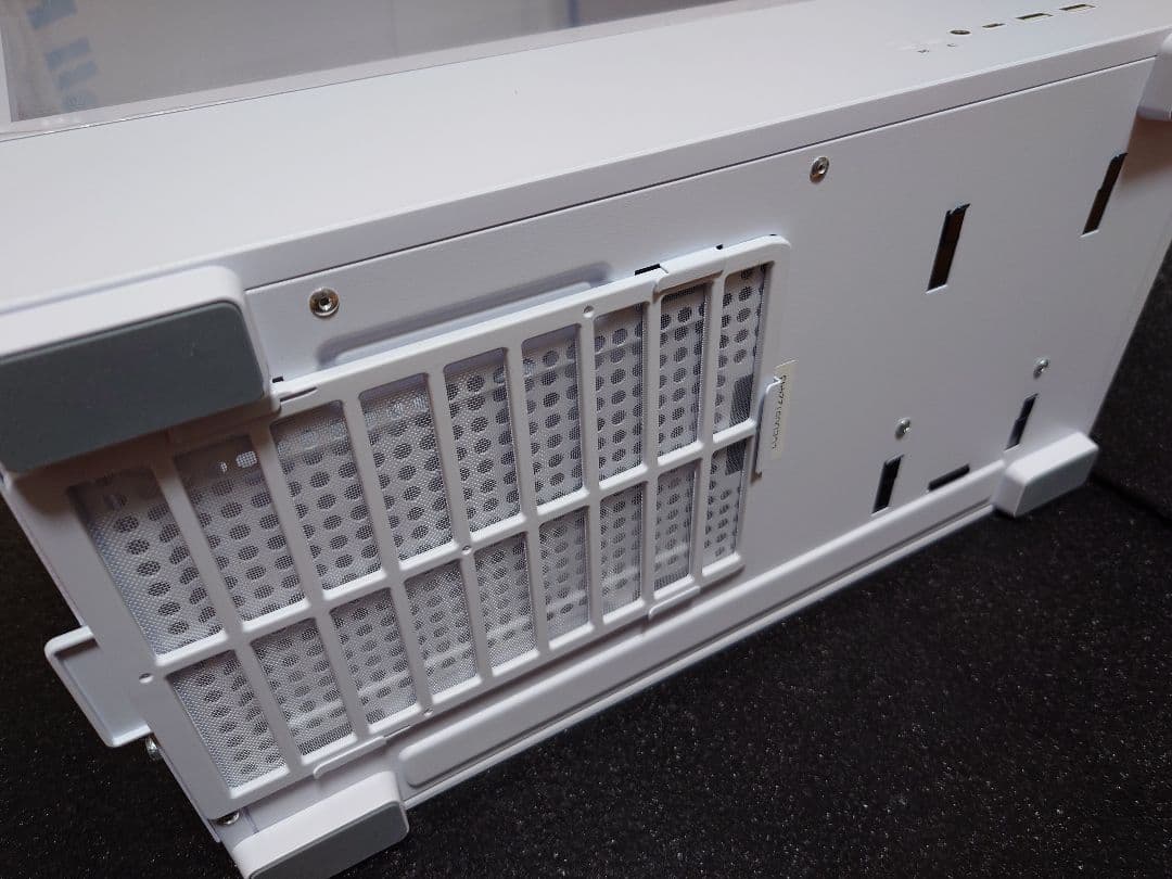 LIAN LI SUP01 ホワイト PCケース