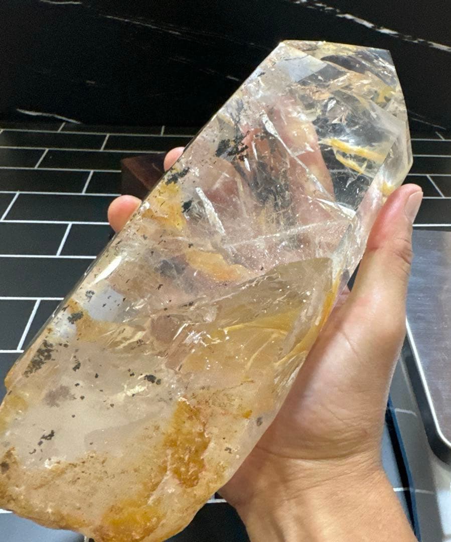 【極上品】水晶ポイント　ライモナイト共生　虹あり