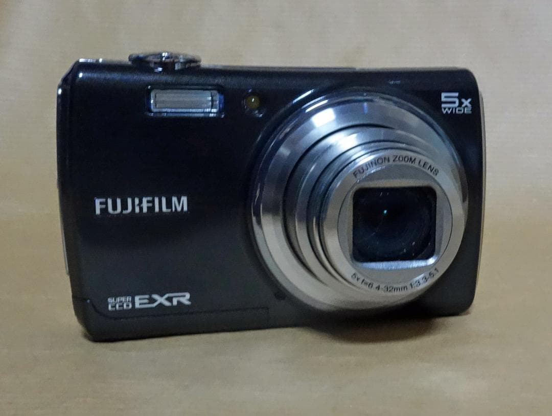 デジタルカメラ FUJI200EXR
