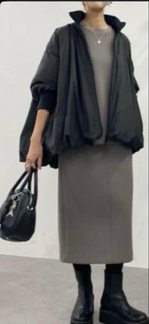 新品タグ付き　ビアズリー ダンボールパフトレーナー セットアップ プレゼント付き