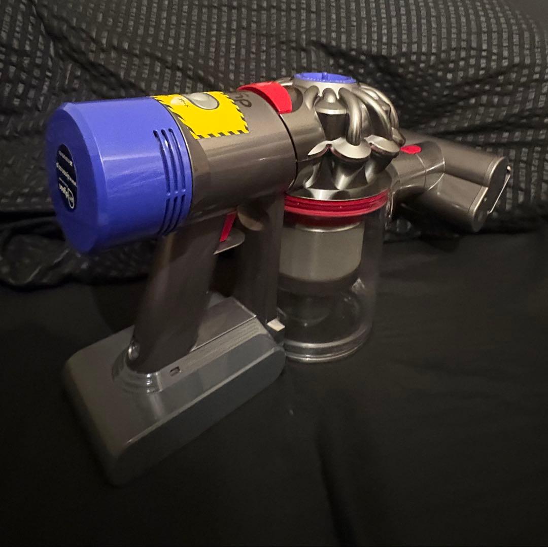 美品！洗浄済みだから、すぐ使えます！ガンメタリックの#ダイソン#V7セット