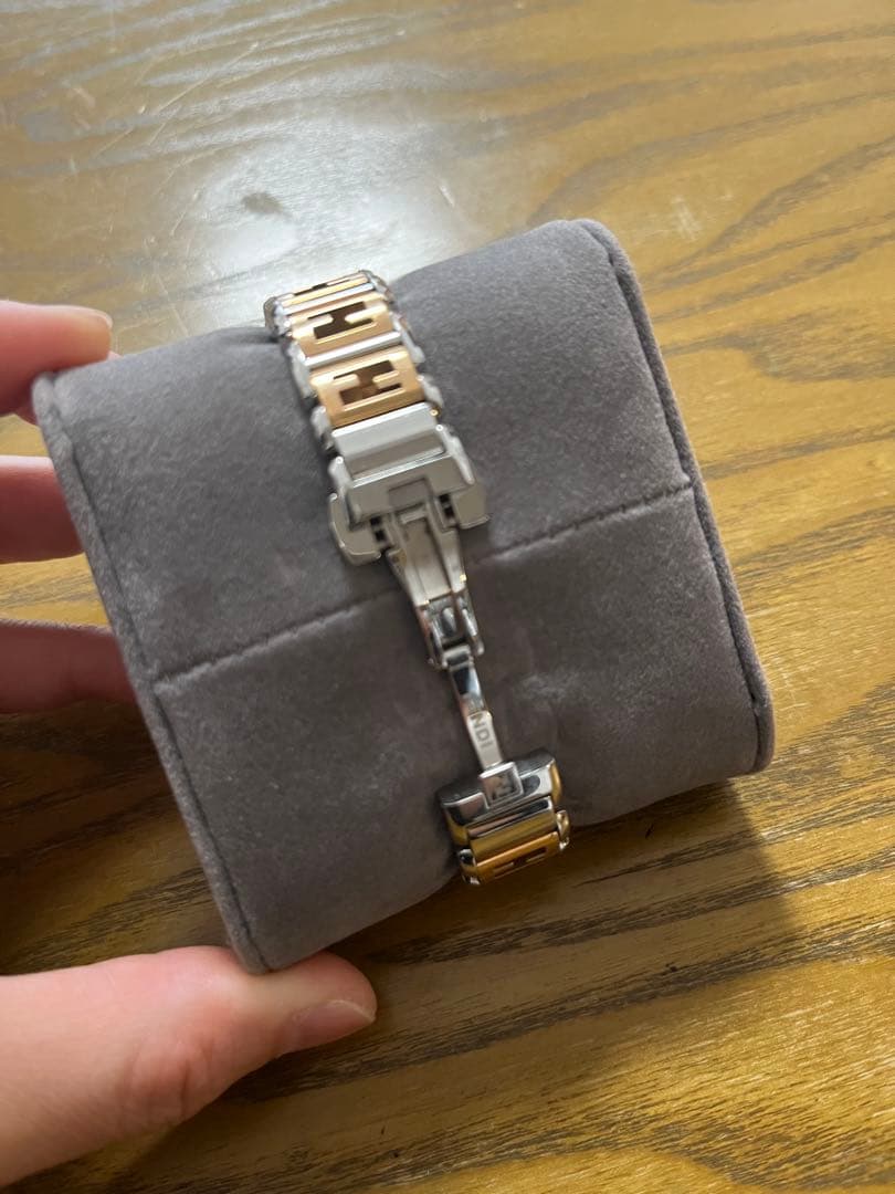 FENDI クォーツ時計 シルバー ゴールド　フェンディ　電池切れ