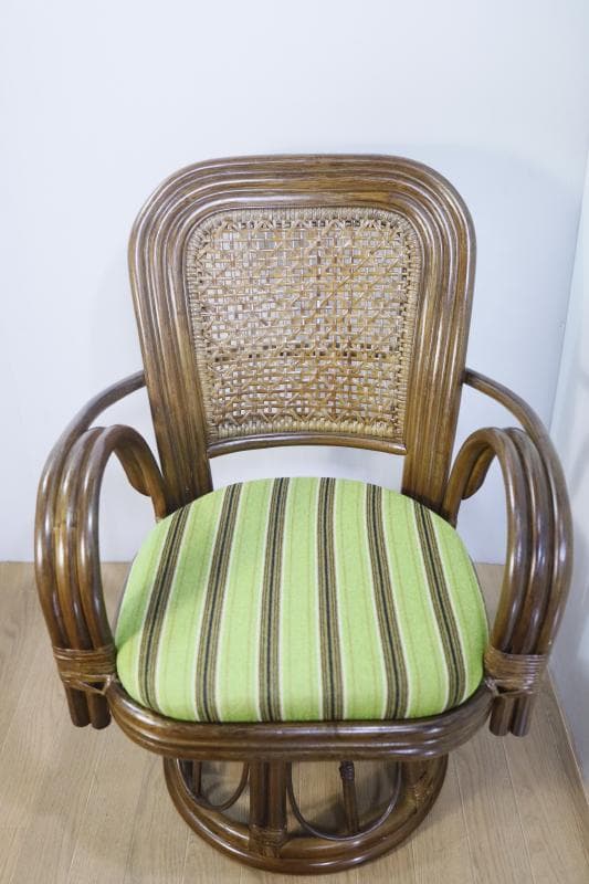 ほぼ未使用に近く極美品◆天然籐 座椅子/回転チェア 【ハイタイプ】 肘付き