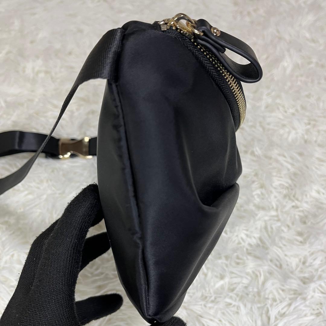 【美品】トッカ RIBBON KNOT ボディバッグ ナイロン 黒