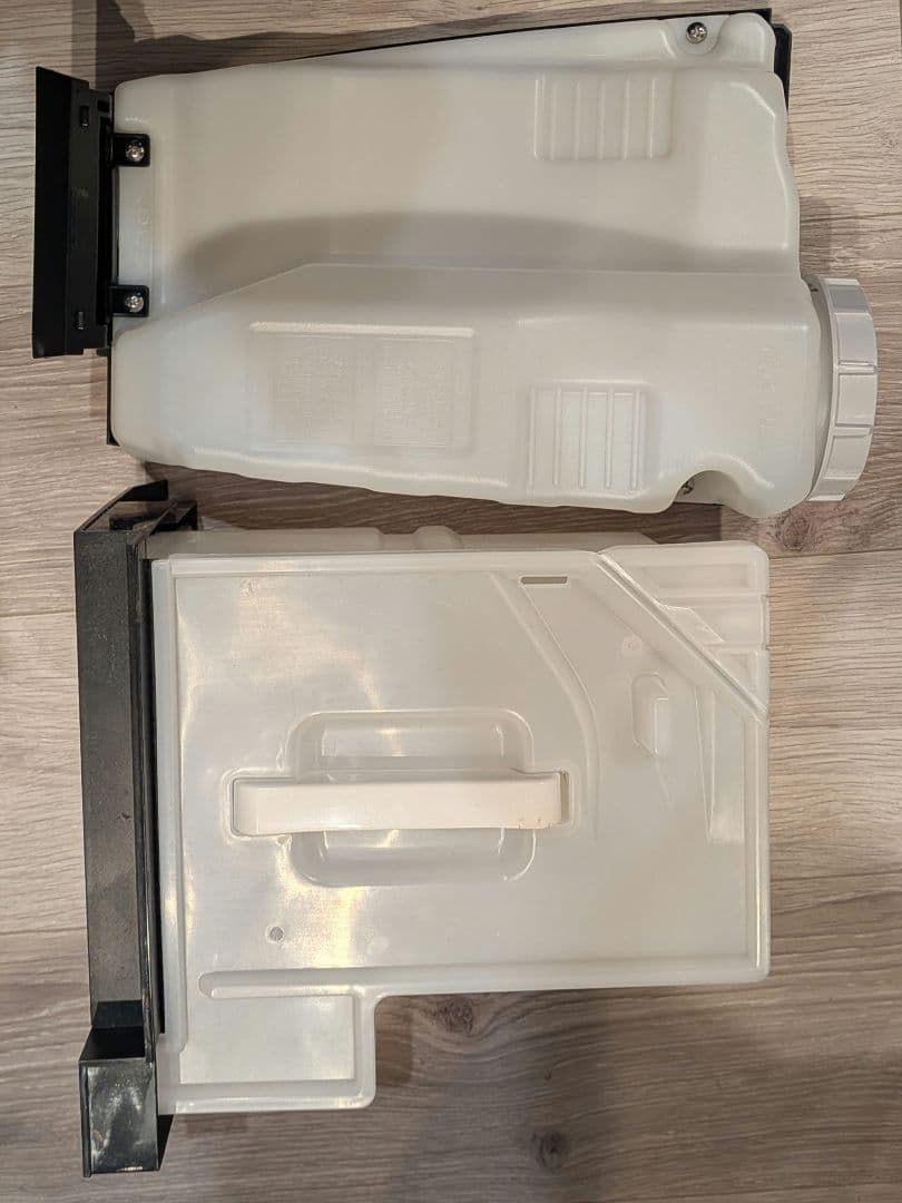 シャープ　除加湿空気清浄機　KC-HD70-W