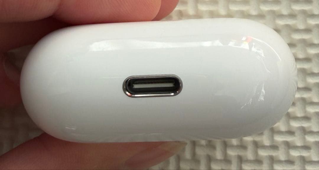 【大幅値下げ中】AirPods 4 本体 箱あり　iFaceカバー付き