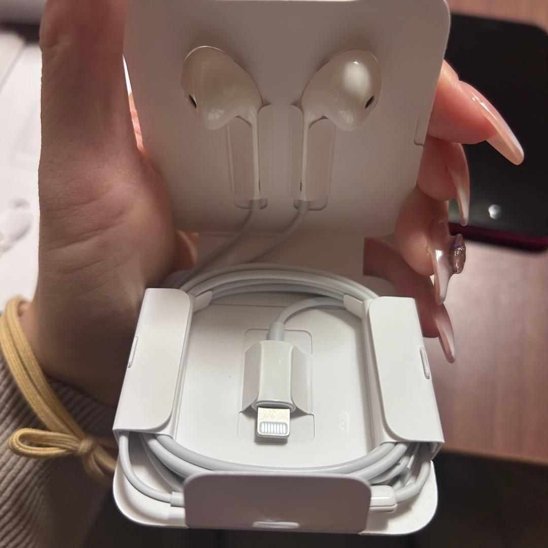 iPhone SE 第2世代 本体　中古　箱付　純正イヤホン（新品未使用）付