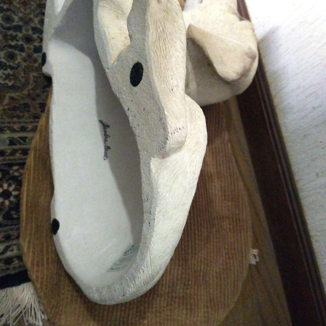 犬の彫刻 樹脂製 クリーム色