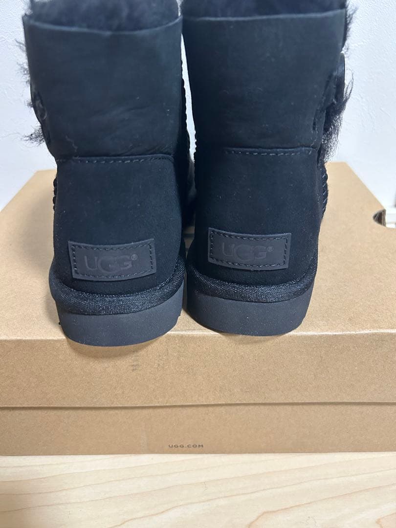 UGG ムートンブーツ MINI BAILEY BUTTON 2 黒