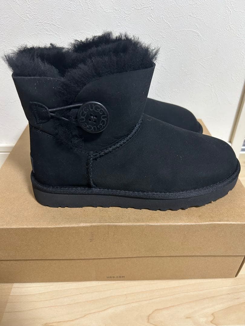 UGG ムートンブーツ MINI BAILEY BUTTON 2 黒