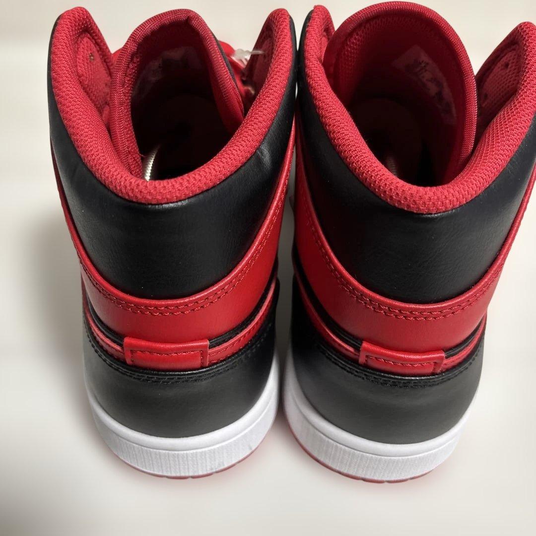 ナイキ エアジョーダン1 ミッド \"ブレッドトゥ\"