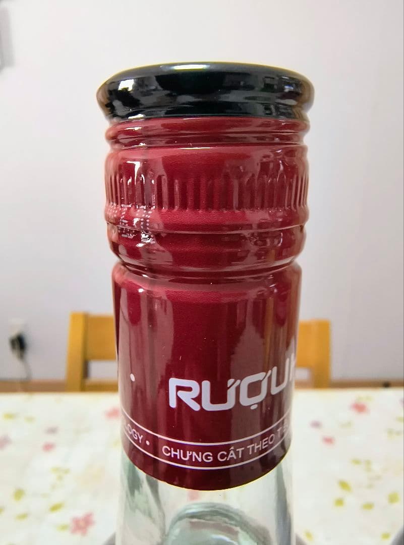 ネプモイウオッカ4本(米由来の蒸留酒)原産国ベトナム40% ハノイ VODKA