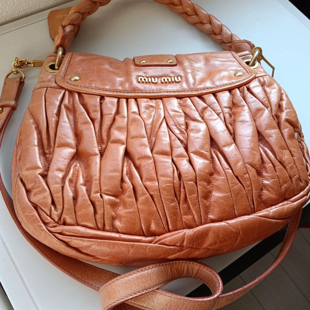 miu miu ピンクレザーショルダーバッグ　ハンドバッグ