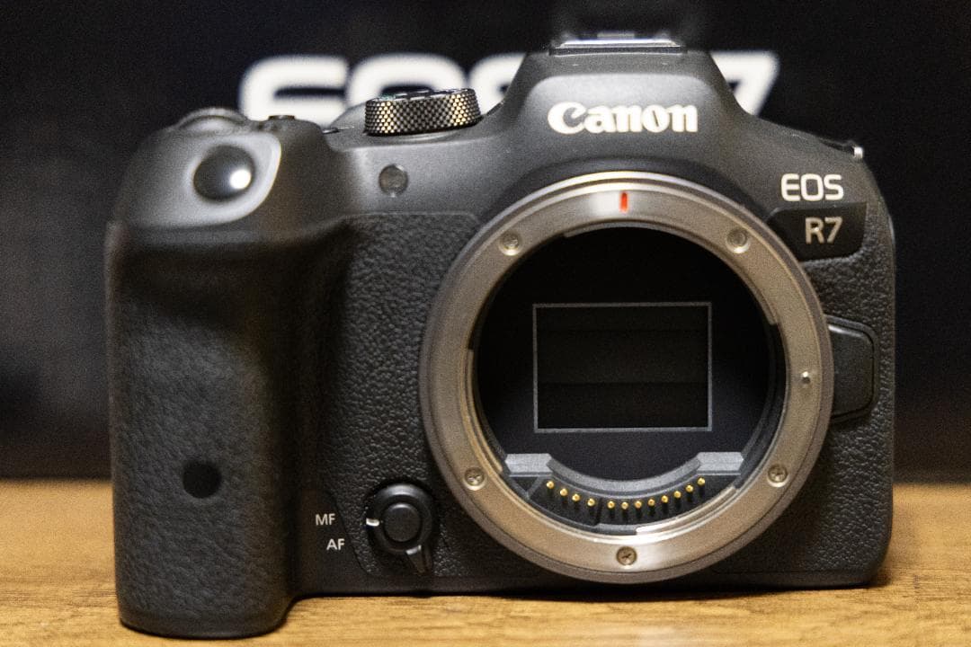 Canon EOS R7 ミラーレスカメラ 本体