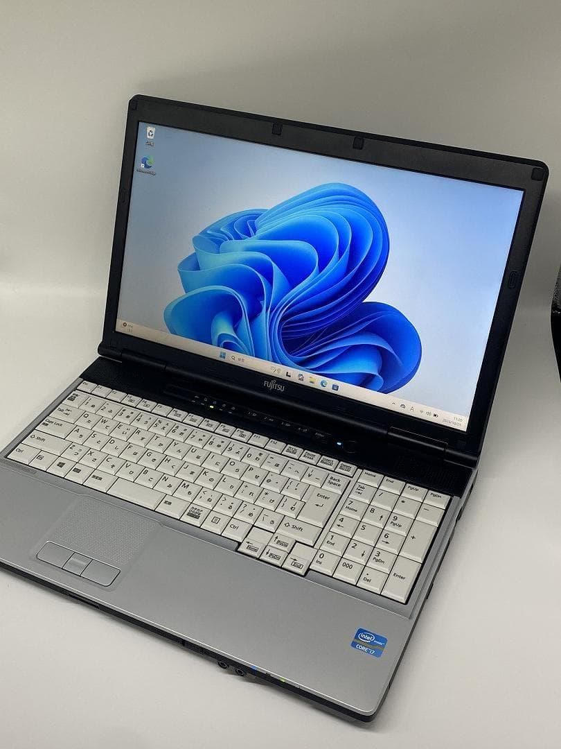 【FUJITSU】爆速Core i7/新品SSD256GBノートパソコン　C3