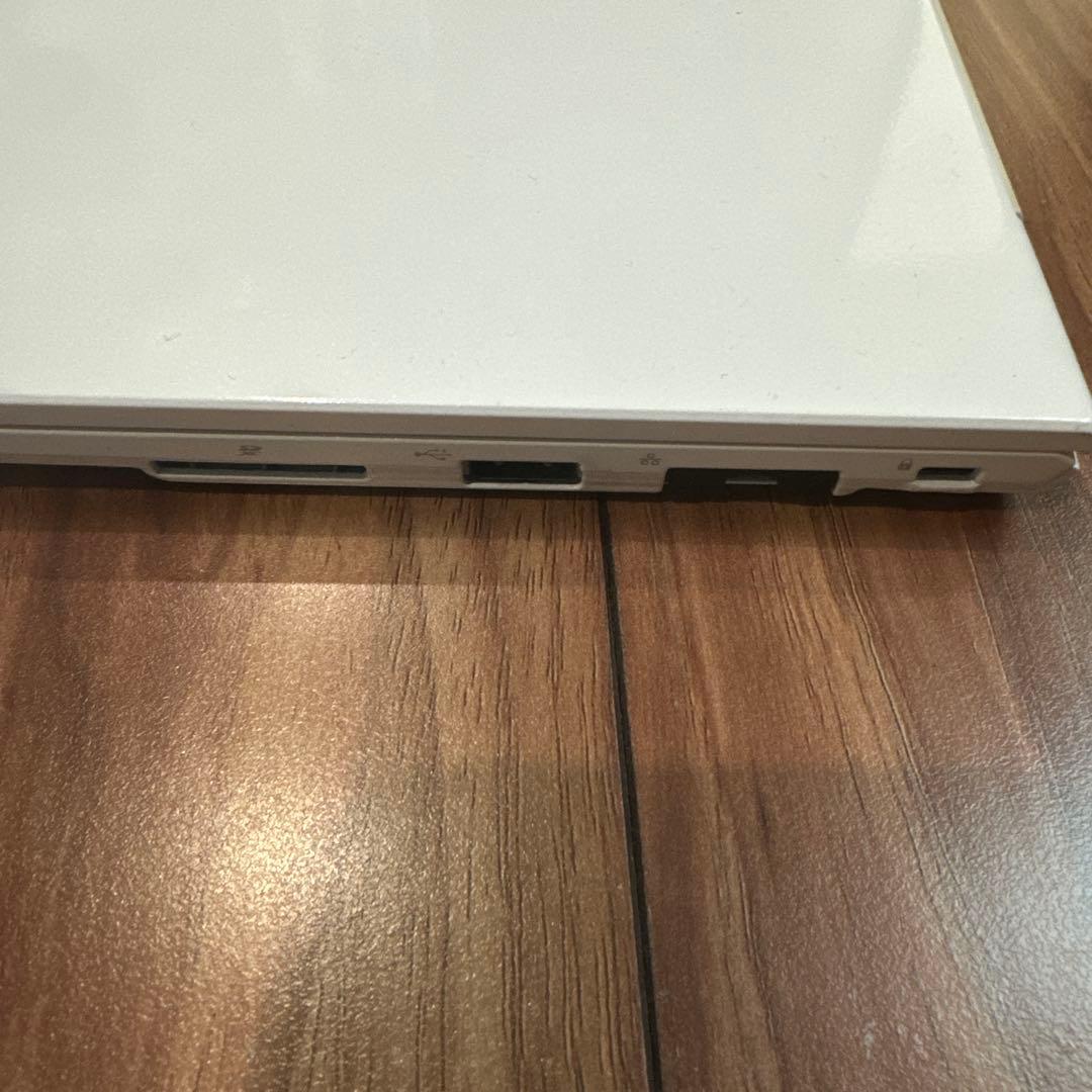 富士通 LIFEBOOK UH75/B3 ホワイト