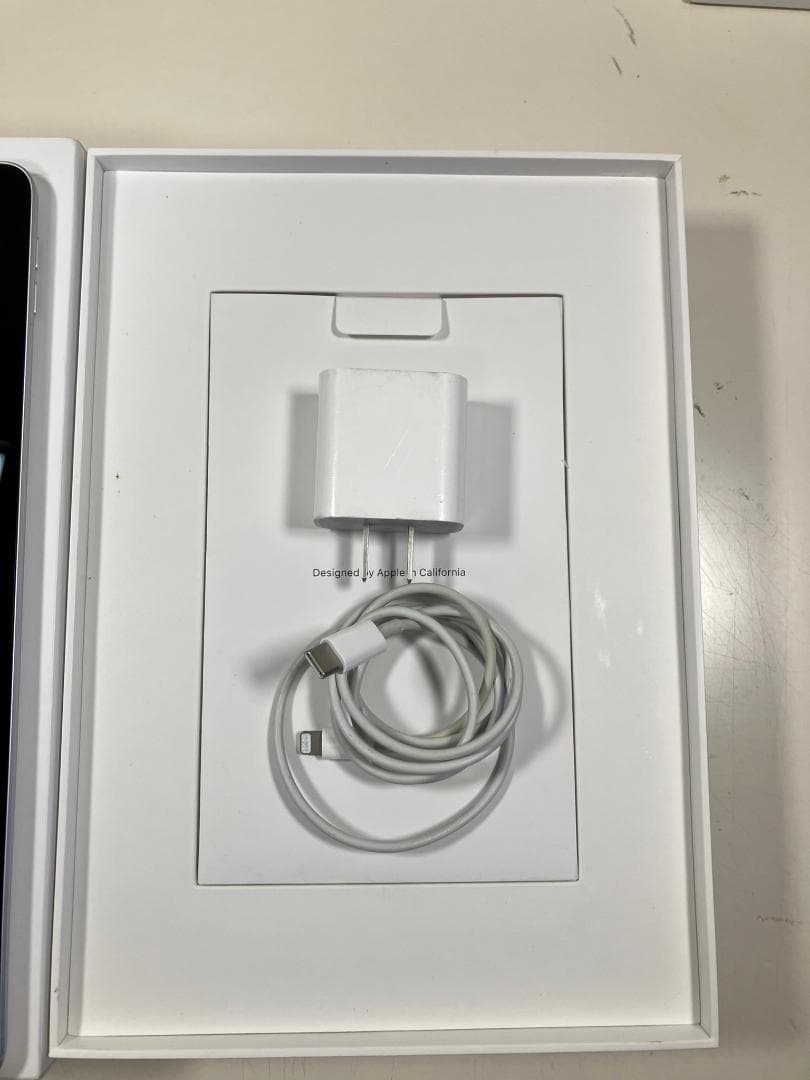 iPad 第9世代　64GB シルバー　Wi-Fiモデル　4点付属品付