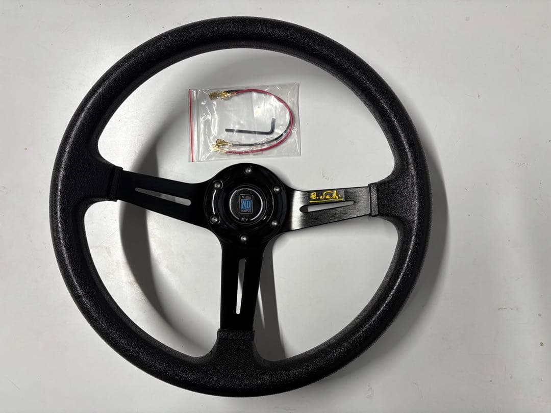 ステアリング14インチ　ほぼ新品