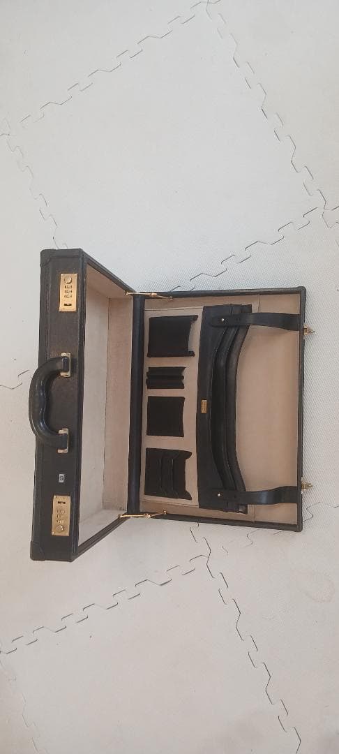 BALLY バリー アタッシュケース HPロゴ入り 黒 鍵付き